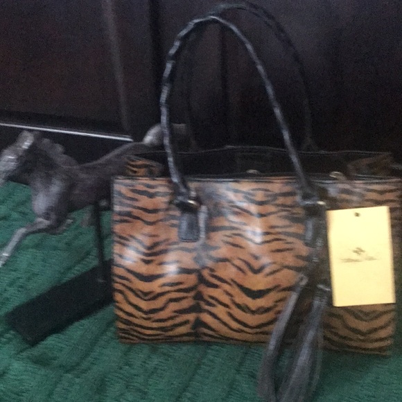 Brand New Patricia Nash Tiger 🐅 Purse with tags attached 🤗 - Picture 2 of 7